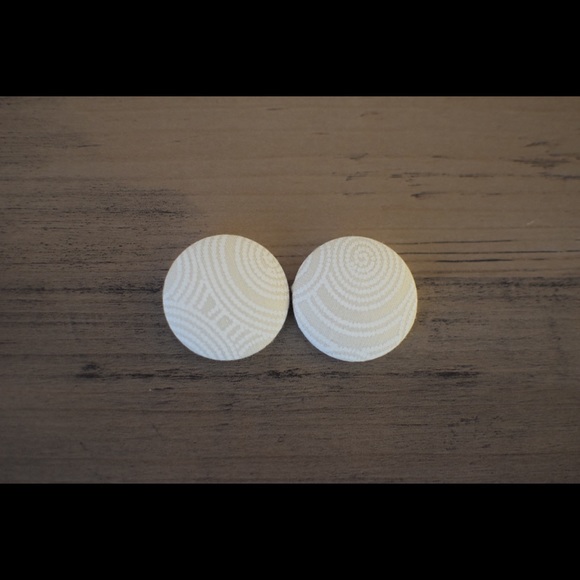 White and Cream Handmade Button Earrings - Picture 1 of 3